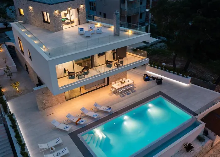 Beachfront Milka With Pool * تروغير