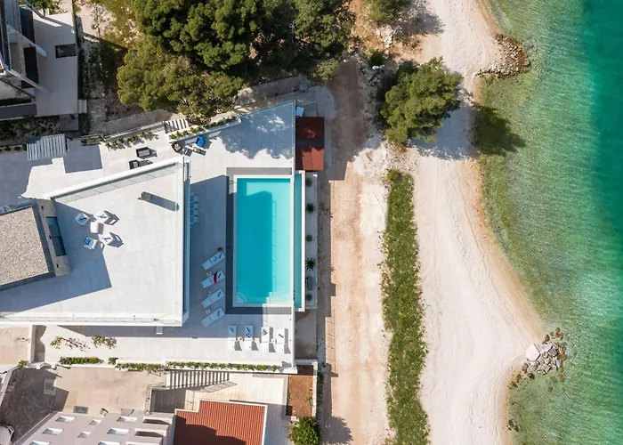 Beachfront Milka With Pool فيلة تروغير