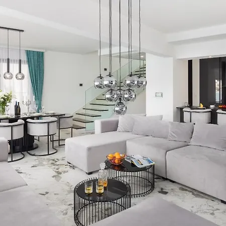 Beachfront Milka With Pool טרוגיר