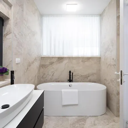 וילה Beachfront Milka With Pool טרוגיר