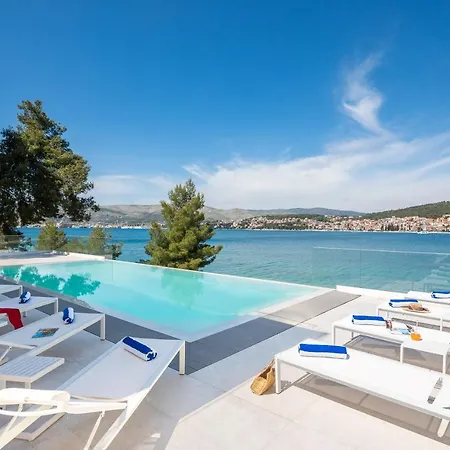 Beachfront Milka With Pool * Трогир