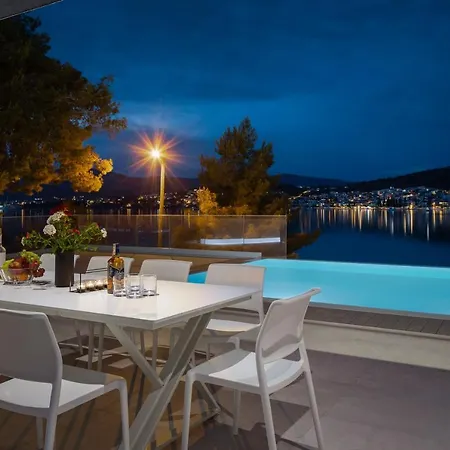 Beachfront Milka With Pool Вилла Трогир