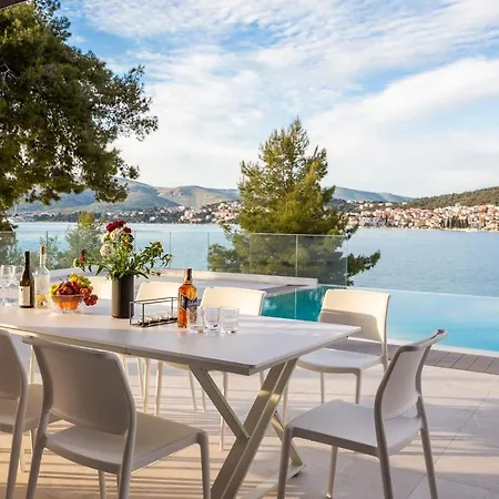 Beachfront Milka With Pool Вилла Трогир