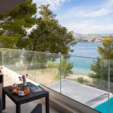 Beachfront Milka With Pool Вилла *