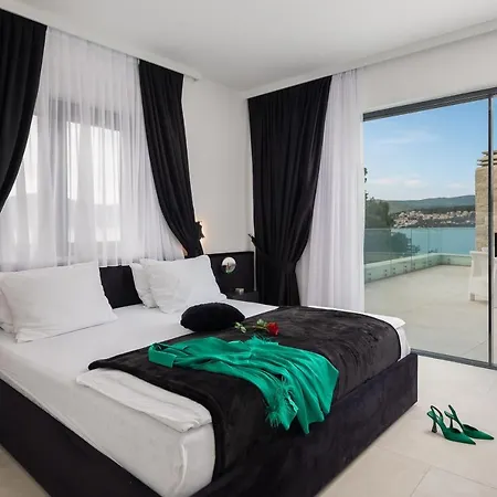 Вилла Beachfront Milka With Pool Трогир