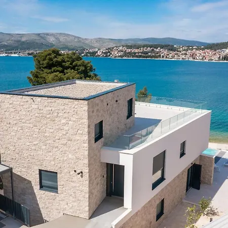Beachfront Milka With Pool * Трогир