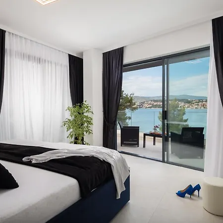 Beachfront Milka With Pool Вилла Трогир