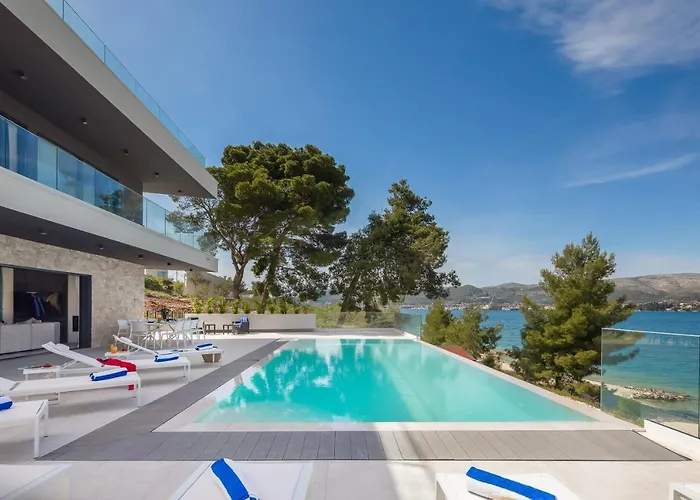 Vila Beachfront Milka With Pool *