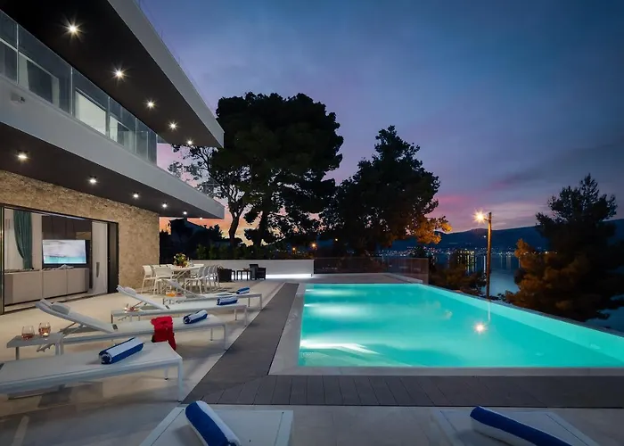 Beachfront Milka With Pool Vila