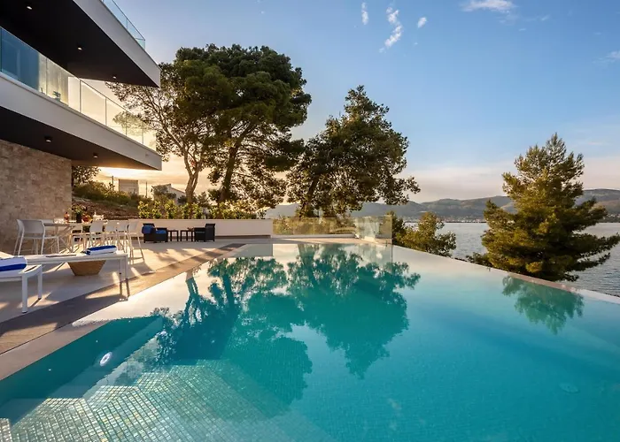 Vila Beachfront Milka With Pool