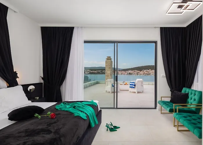 Beachfront Milka With Pool Vila