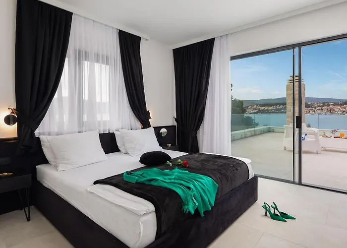 Vila Beachfront Milka With Pool Trogir