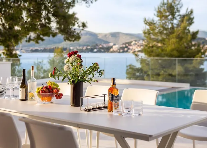 Beachfront Milka With Pool Vila *