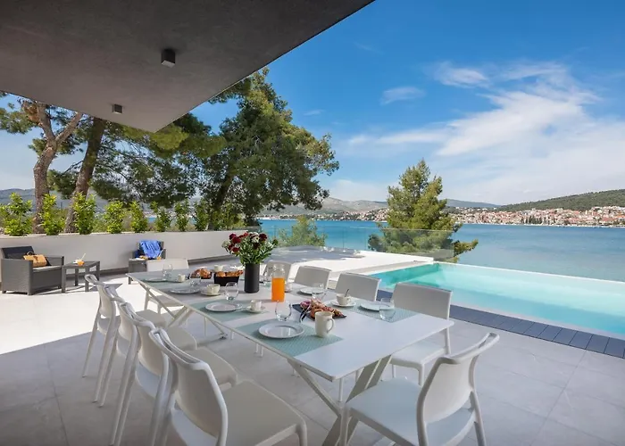 Vila Beachfront Milka With Pool