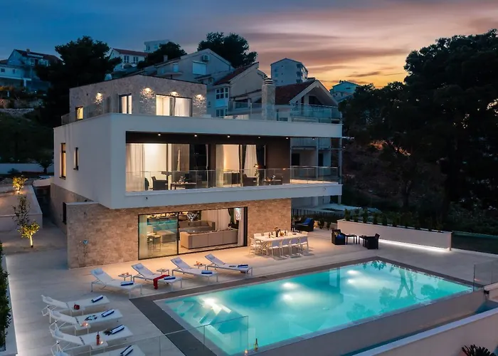 Vila Beachfront Milka With Pool