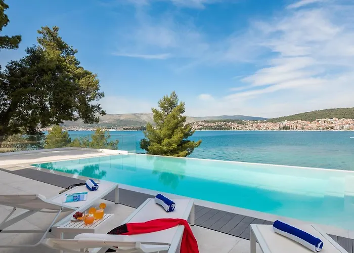 Beachfront Milka With Pool Vila