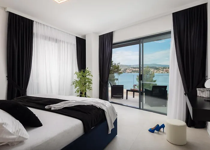 Beachfront Milka With Pool Vila Trogir